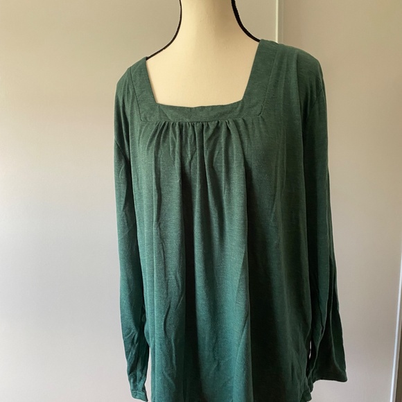 Beautiful long sleeve top - Picture 2 of 4